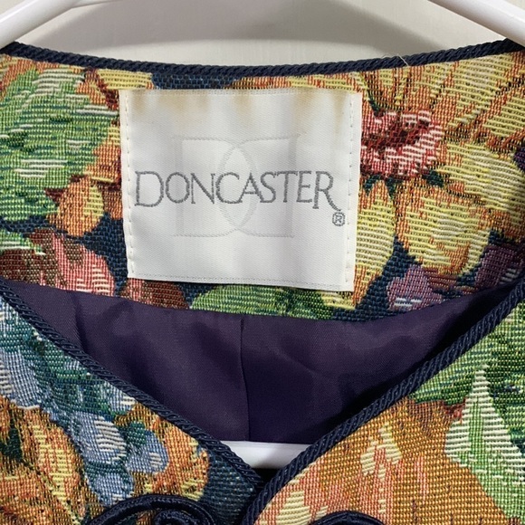 Doncaster Tapestry type blazer / jacket - size 12, **see measurements - Picture 2 of 9